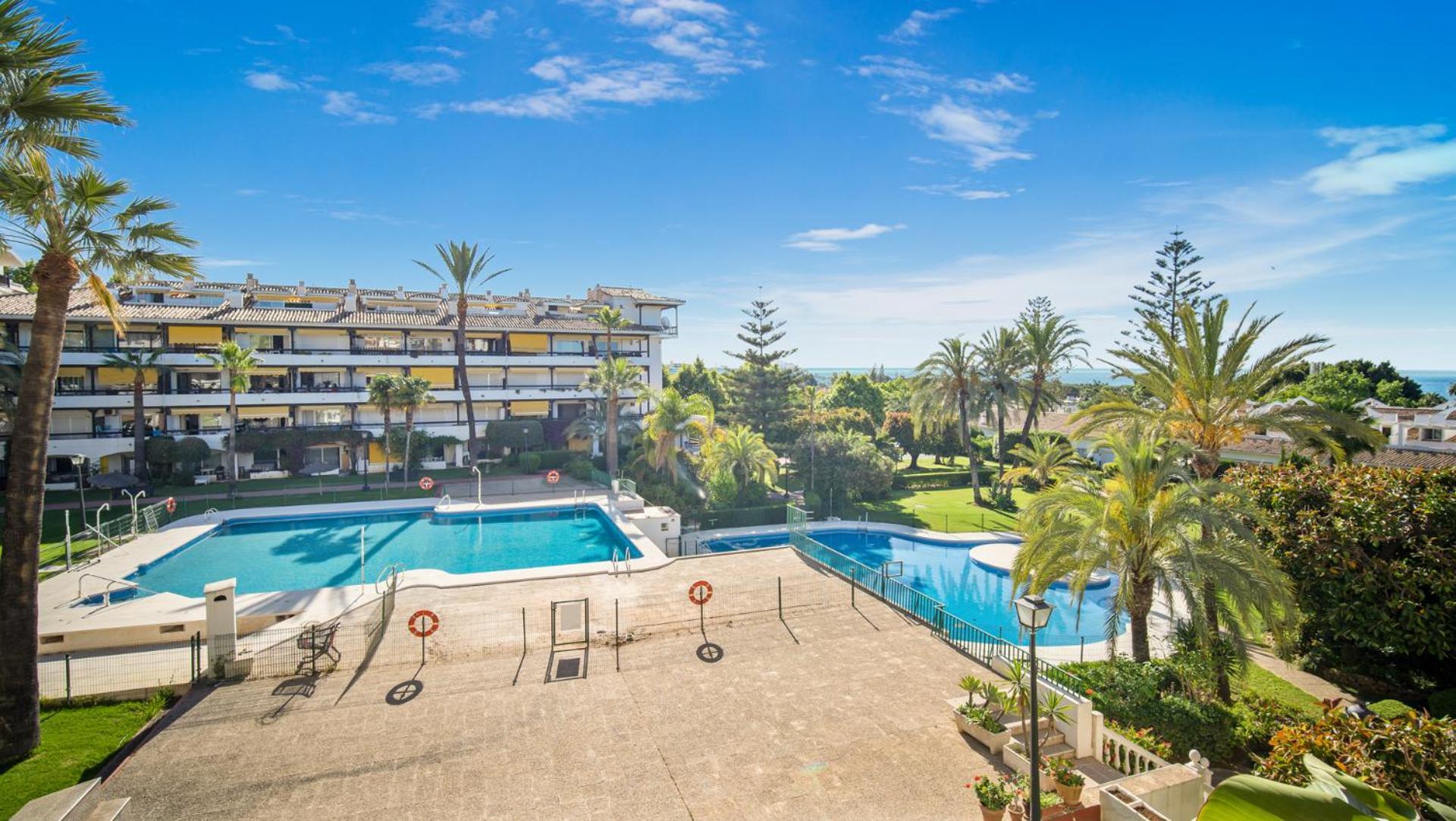 Apartamento ✺fenomenal Estudio En Milla De Oro✺piscina✺parking Marbella